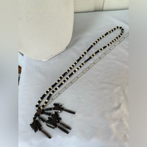 Carved elephant tassel trade bead necklace - Picture 5 of 6